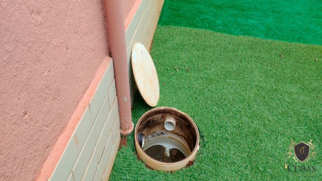 Construtora deve remover caixas de gordura e indenizar dona de imvel