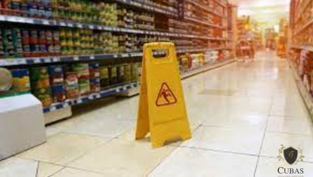 Consumidora que sofreu queda em supermercado deve ser indenizada