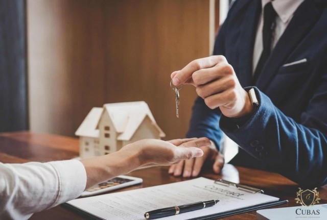 Corretor ter que indenizar compradores por venda de imvel com pendncias