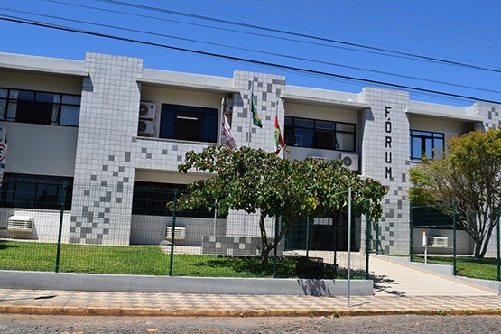 Homem  condenado a mais de 24 anos por matar a companheira e tentar contra a vida do filho