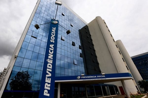 INSS  condenado a indenizar familiares de beneficiria falecida