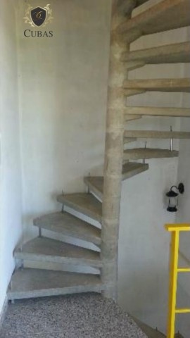 Idoso que fraturou vrtebras ao cair de escada de pousada sem corrimo ser indenizado