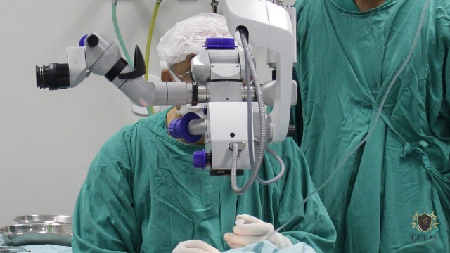 Paciente que sofreu danos em cirurgia nos olhos por falta de anestesia ser indenizada