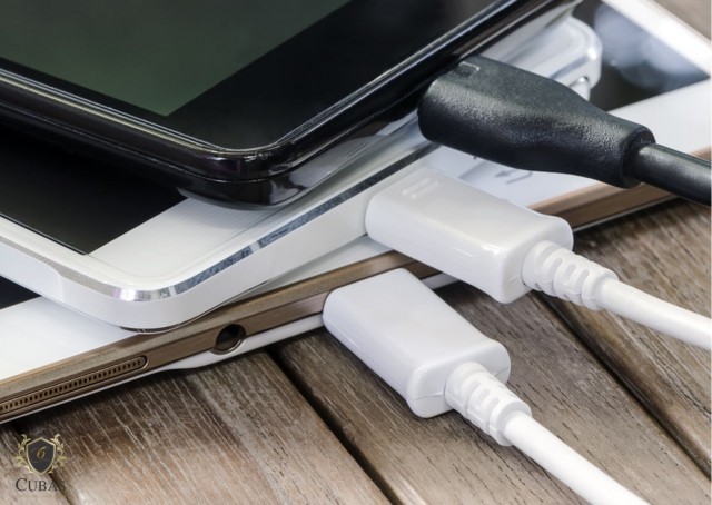 Por venda casada, empresa de celular pagar dobro do valor de carregador a consumidor