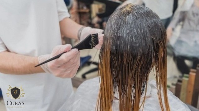 Salo deve indenizar cliente por perda de cabelos e transtornos aps tratamento falho