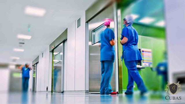 Tcnico de enfermagem proibido de sair de hospital no intervalo dever ser indenizado
