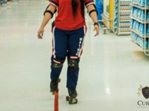 Atendente de supermercado que caiu de patins receber indenizao por danos materiais e morais
