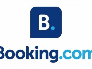 Booking indenizar turista por falsa reserva de hotel