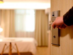 Cancelamento de reserva em tempo hbil exime empresa de reparar consumidor