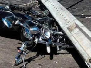 Concessionria de energia eltrica deve indenizar motociclista por acidente com poste cado na via