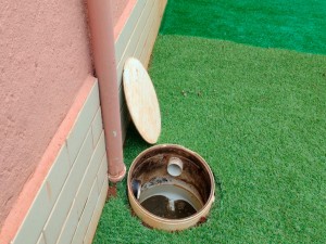 Construtora deve remover caixas de gordura e indenizar dona de imvel