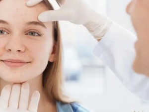 Consumidora que ficou com imperfeies no rosto aps procedimento deve ser indenizada