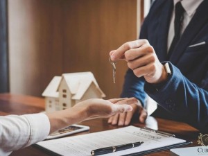 Corretor ter que indenizar compradores por venda de imvel com pendncias