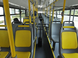 Empresa de transporte deve indenizar passageira que se acidentou em nibus
