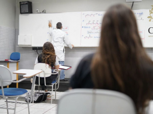Estudante que alegou ser superdotada no entrar na universidade sem ensino mdio