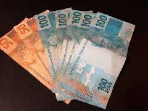 Governo sanciona auxlio emergencial de R$ 600