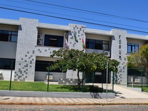 Homem  condenado a mais de 24 anos por matar a companheira e tentar contra a vida do filho