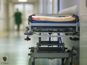 Hospital  condenado a indenizar idosa que sofreu queda em UTI