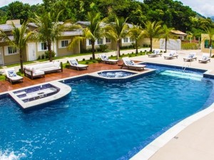 Hotel deve indenizar hspedes que foram constrangidos ao usar piscina