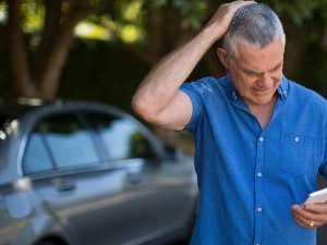 Idoso deve ser indenizado por cobrana de servios indevidos em seu veculo