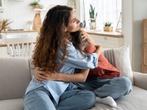 Justia garante jornada reduzida a servidora que cuida de filha com autismo