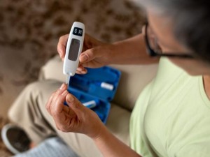Me de gmeos com diabetes consegue horrio especial de trabalho para cuidar dos filhos