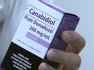 Medicamento  base de Canabidiol  fornecido a criana com autismo