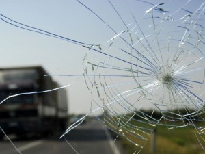 Motorista que teve vidro de veculo quebrado por pedrada em rodovia ser indenizado