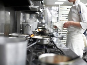 Oficial de cozinha tem direito ao FGTS do perodo de afastamento por doena ocupacional