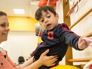 Operadora de plano de sade deve custear tratamento especial de fisioterapia a menino com paralisia