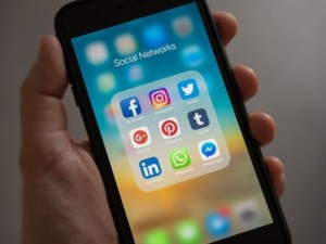 Postagem de cobrana em rede social com xingamentos ao devedor resulta em indenizao