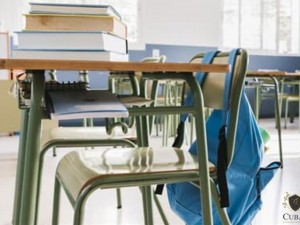 Professora agredida por me de aluno se aposentar por invalidez com provento integral