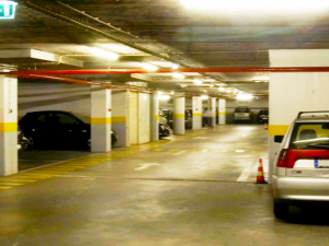 Proprietrios de carro danificado por infiltrao em garagem devem ser indenizados