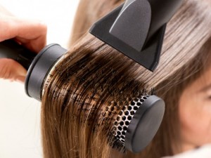 Salo deve indenizar cliente que sofreu queimadura no couro cabeludo