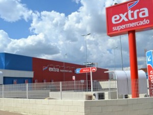 Supermercado ter que ressarcir proprietria que teve veculo furtado em estacionamento