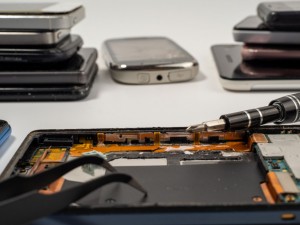 Unio deve restituir imposto e multa sobre celulares importados com sinais de uso