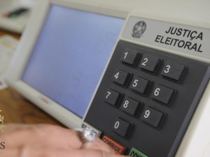 Unio indenizar eleitor que no pde votar por ter sido confundido com homnimo